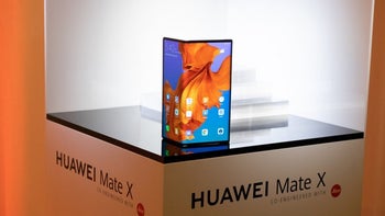 Photos show Huawei executive holding redesigned Mate X