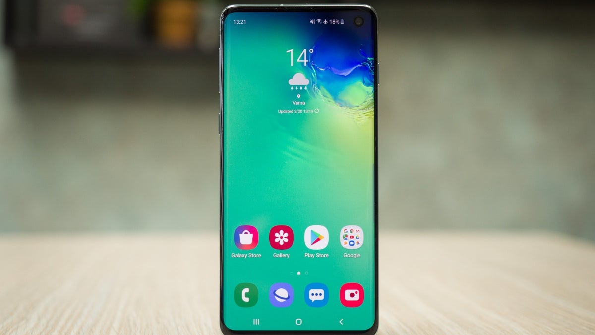 Samsung's back to school deal bundles unlocked Galaxy S10 phones with $200-worth freebie