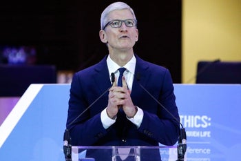 Tim Cook reacts to the Dayton and El Paso shootings, stops short of calling for gun control