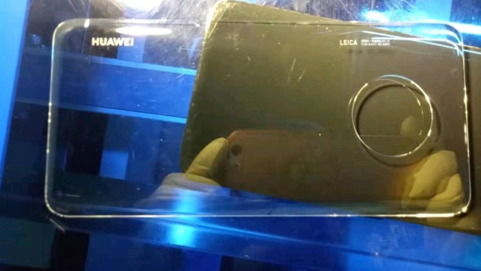 Huawei Mate 30 Pro spotted in public sporting a waterfall display