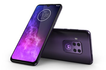 Motorola One Zoom is official: four cameras, 10x hybrid zoom, on sale today