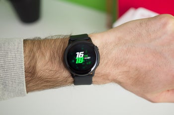 Samsung's first-gen Galaxy Watch Active is on sale at a cool $40 discount with a 1-year warranty