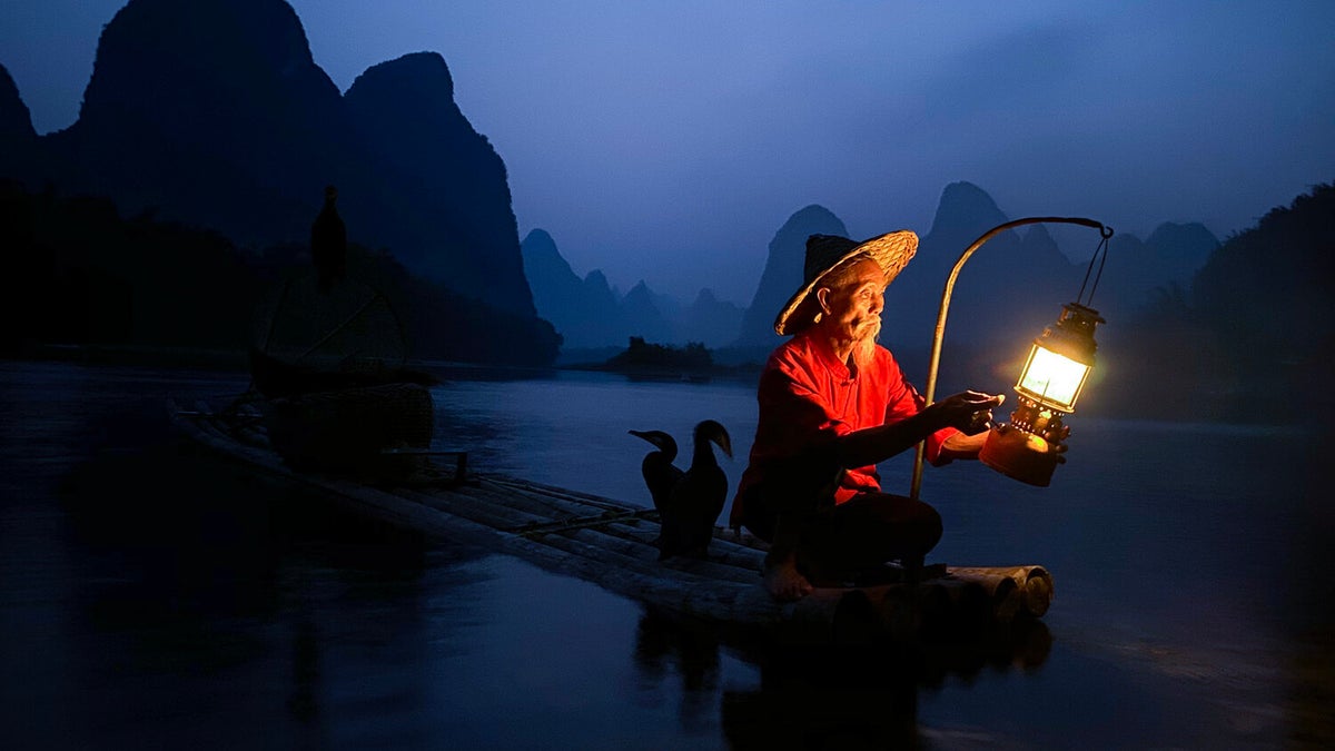 An iPhone 11 Pro camera review by a 'pro' photog takes us on a wide night samples trip
