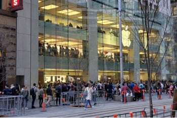 The 2019 Apple iPhones launch creating smaller lines outside Apple Stores worldwide