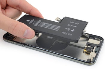 How did Apple fit the record iPhone 11 Pro Max battery? The thicc and 3D thin