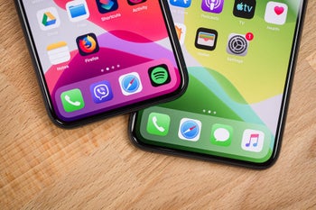 Apple warns 2019 iPhone owners not to use third party displays