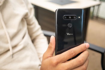 Verizon updates the LG V40 ThinQ with screen recording and secure power-off