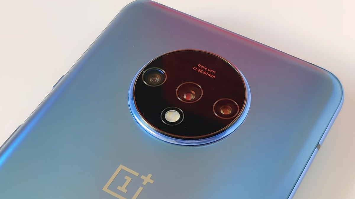 T-Mobile shows off its OnePlus 7T in unboxing video (shot on the phone itself)