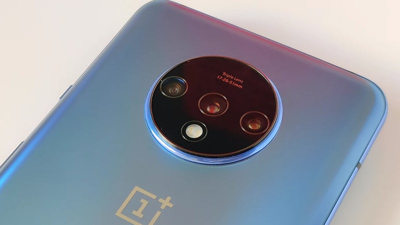 T-Mobile shows off its OnePlus 7T in unboxing video (shot on the phone itself)