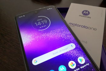 Motorola One Macro: first camera samples