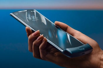 The reimagined Motorola Razr goes official as a Verizon exclusive