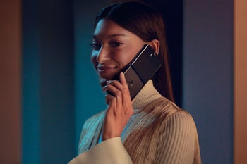 Motorola Razr's flexible screen repair price is 'rigid' cheap