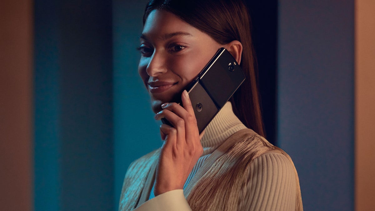 Motorola Razr's flexible screen repair price is 'rigid' cheap