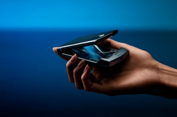 Huawei might be preparing its own Motorola Razr competitor