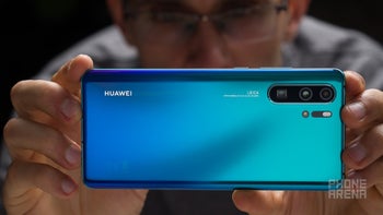 Huawei's still hopeful it can overtake Samsung despite trade ban