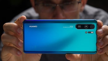 Huawei's still hopeful it can overtake Samsung despite trade ban