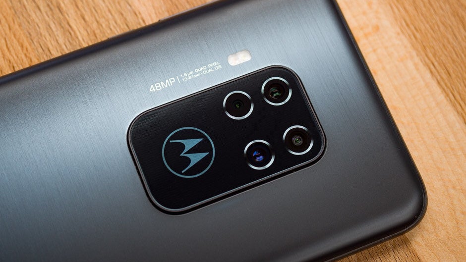 The Quadruple-camera Motorola One Zoom is irresistibly cheap today