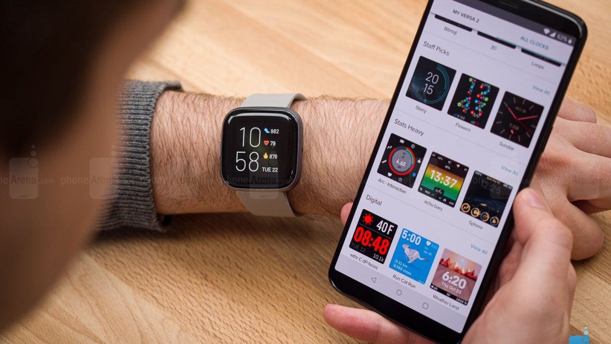 fitbit versa cyber monday 2018