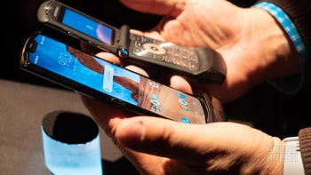 Here's why the Motorola Razr 2019 doesn't crease like the Galaxy Fold