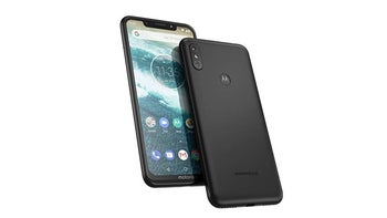 Motorola begins its first stable Android 10 update for a surprisingly old mid-ranger