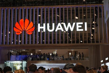 There is a good reason why shipments of the Huawei Mate 30 line picked up last month