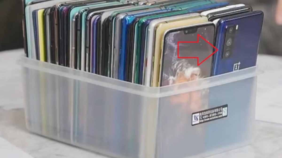 Photo claims to show OnePlus 8 Lite dummy with three rear cameras