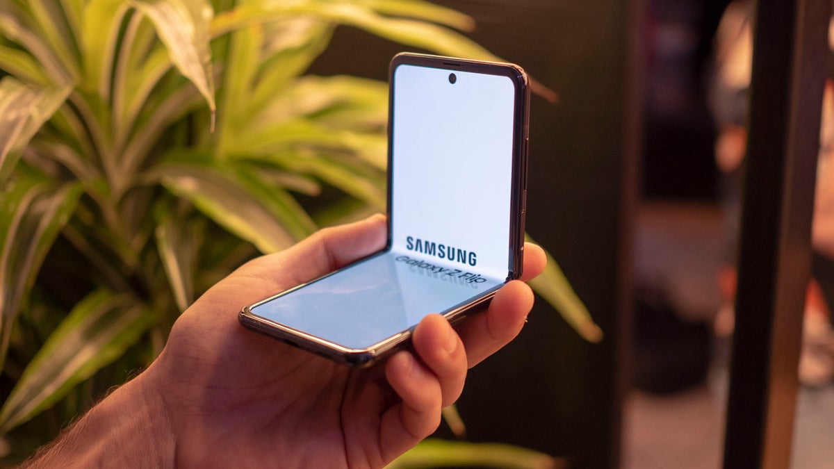 Samsung Galaxy Z Flip vs Motorola Razr: Specs, size, features, and price comparison