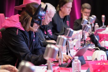 John Legere is up to his old tricks again, mocking Verizon on social media