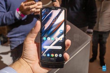 Early pre-order movement suggests foldable Motorola Razr is selling like hotcakes