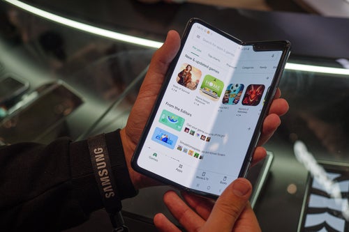 samsung fold 2 display