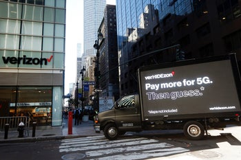 Third-party tests show T-Mobile crushed Verizon at the Super Bowl