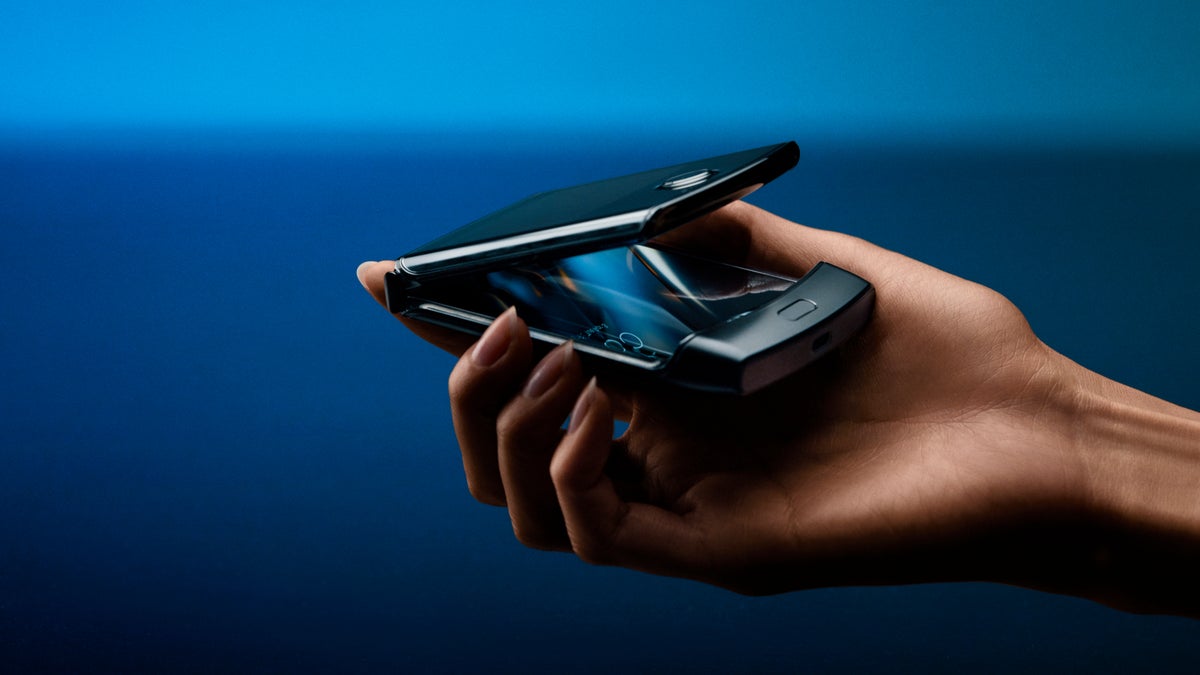 Motorola Razr fails folding durability test earlier than expected