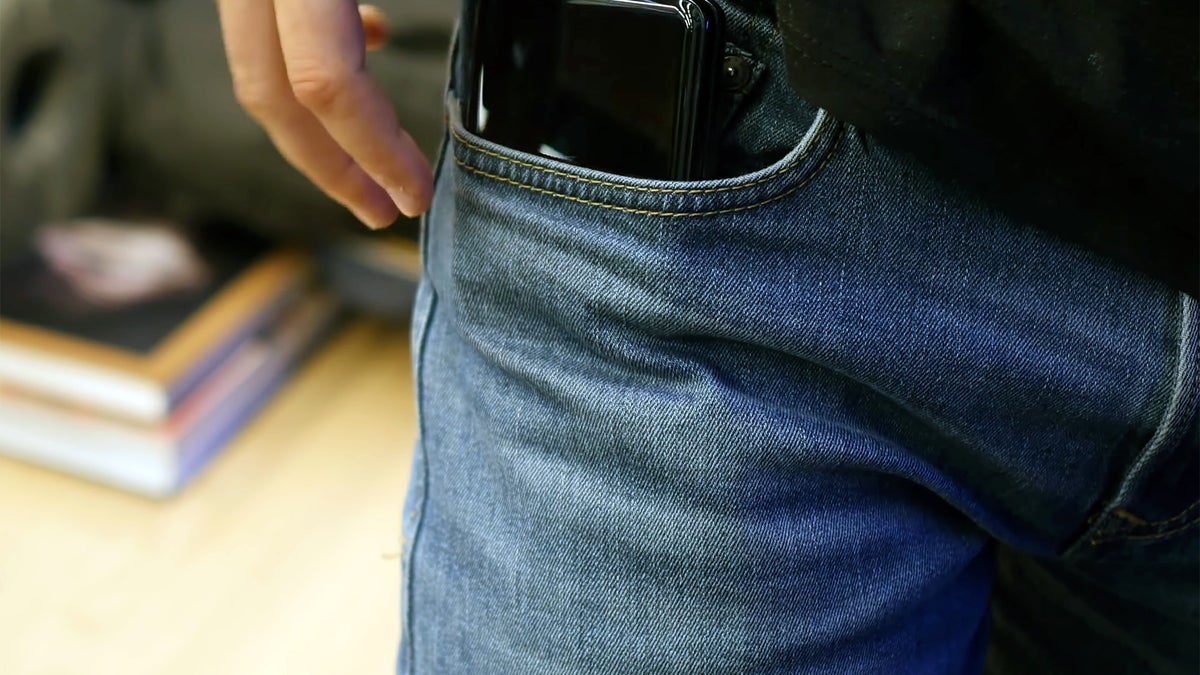 Verizon will carry the Galaxy Z Flip on the sly, and the Razr is not impressed