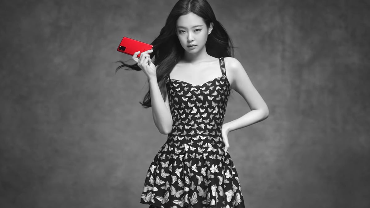 Check out the breathtaking Jennie Red Samsung Galaxy S20+