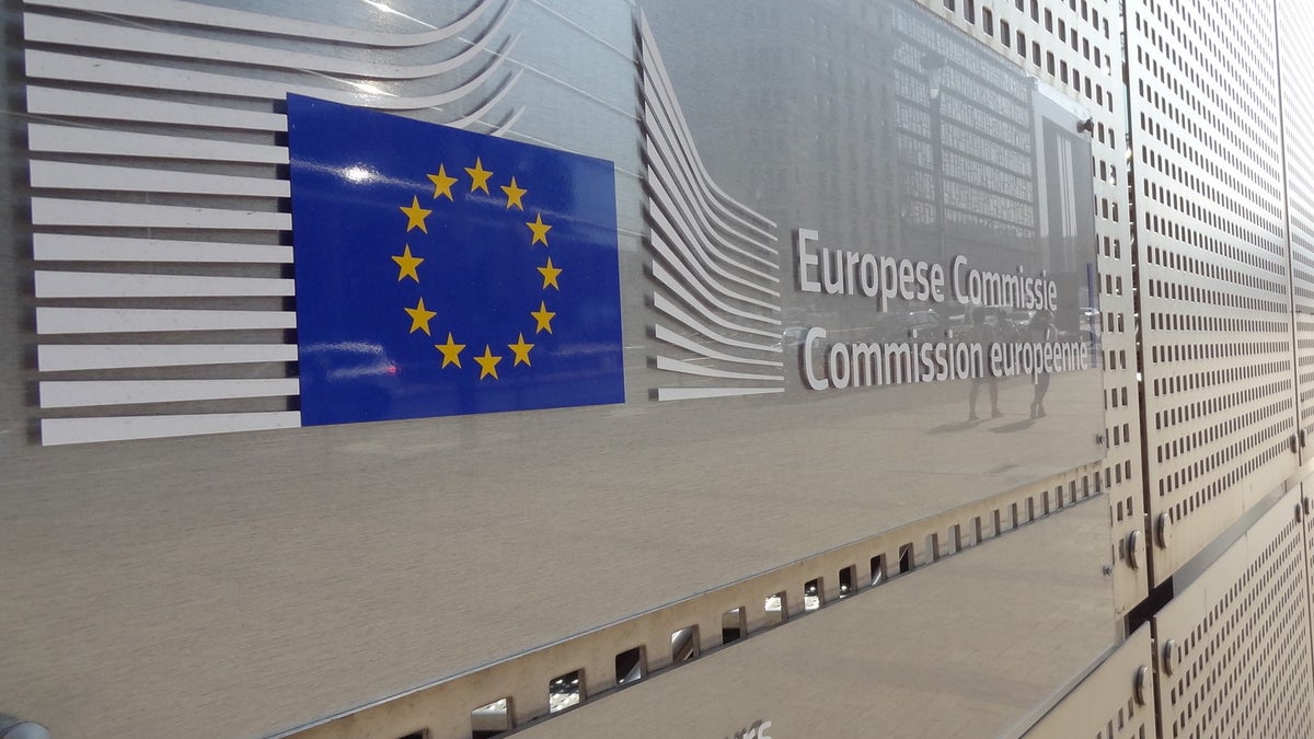 EC staff required to use end-to-end encryption messaging app Signal for texting