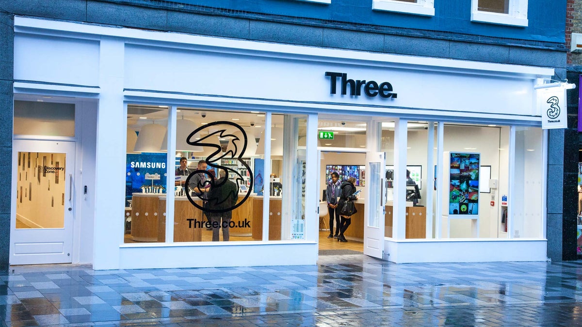 Three UK CEO Dave Dyson steps down after nine years