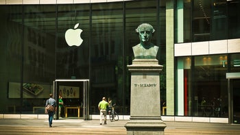 US Apple stores remain open amid coronavirus outbreak, but employees can get unlimited sick leave