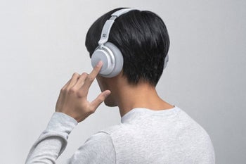 Surfaces Headphones hit lowest price to date at Microsoft