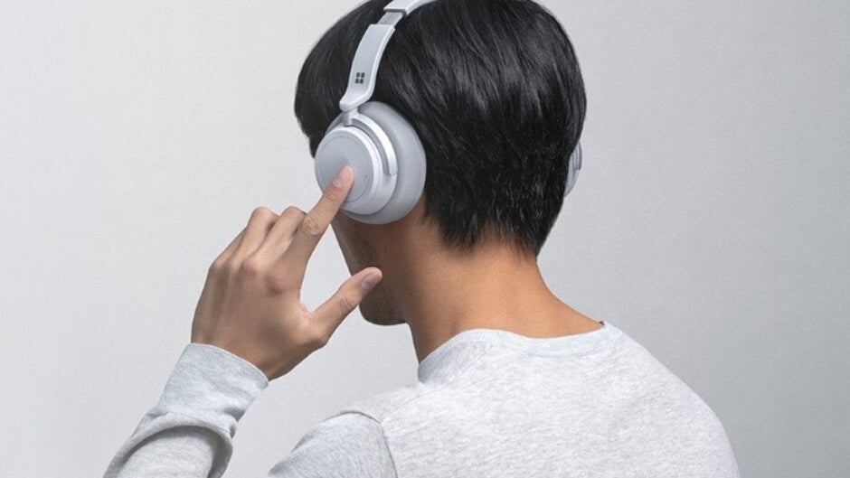Surfaces Headphones hit lowest price to date at Microsoft