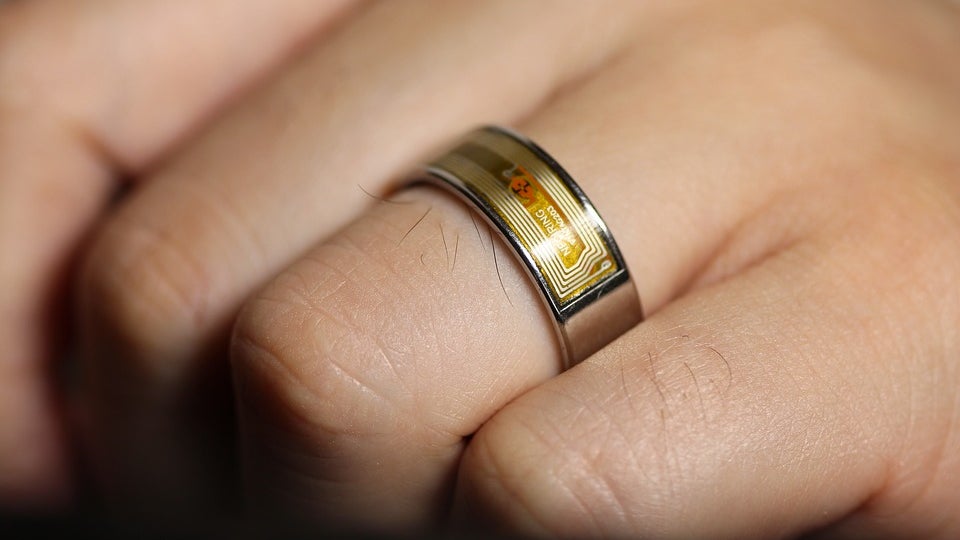 Medical workers are using smart rings to track first signs of coronavirus