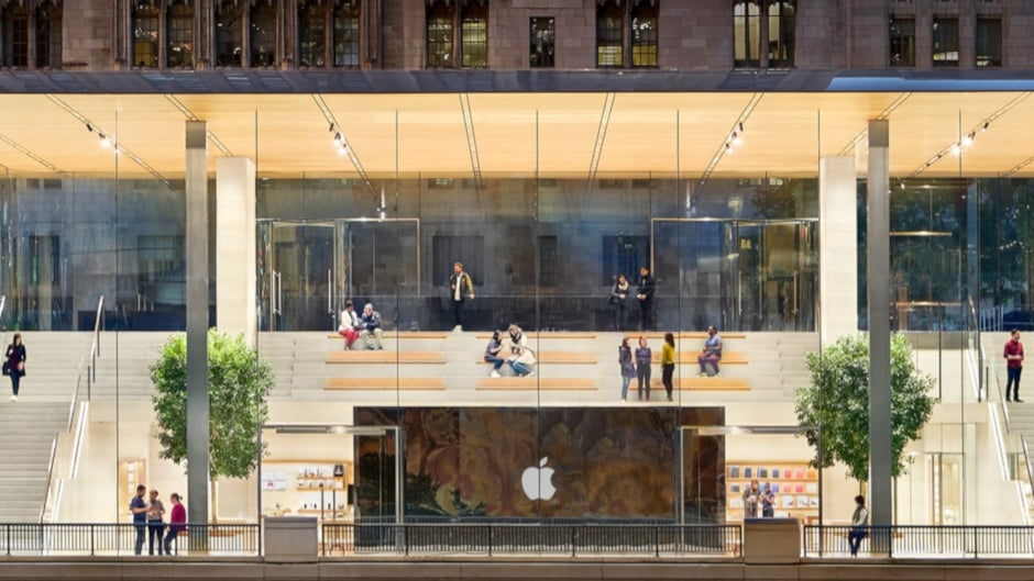 Leaked memo reveals plans to reopen some Apple Stores early next month