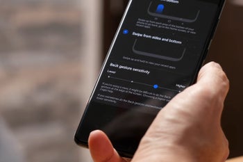 How to make the back gesture on Galaxy S20 easier with a case on