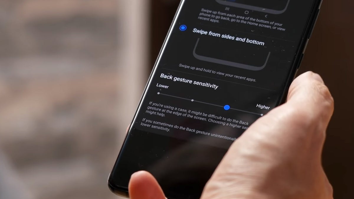 How to make the back gesture on Galaxy S20 easier with a case on
