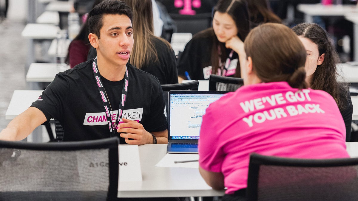 T-Mobile vs Verizon, AT&T and Sprint coronavirus relief 5G plans and free data perks