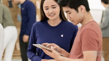 Apple Store workers are being asked to work from home