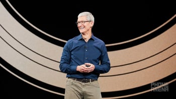 Inferior antenna system on the iPhone lands Apple in court