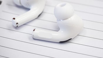 Customizable over-ear Apple headphones coming soon with swappable parts