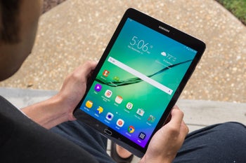 Samsung patents a tablet with an integrated stand