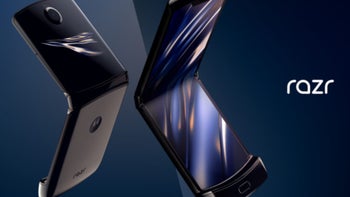 Update to Android 10 brings new capabilities to the Motorola razr's external display