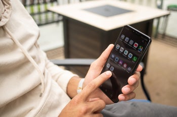 The first Android 10 update for the LG V40 ThinQ goes out on a major US carrier